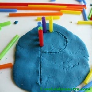 Pinza digital con pajitas y plastilina