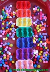 Practicar la pinza digital con pompones