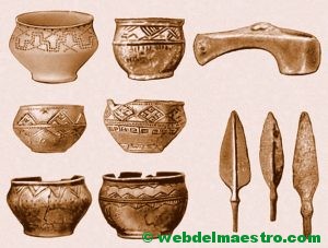 Vasijas, hacha y flechas de bronce-