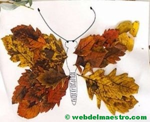 mariposa on hojas de otoño