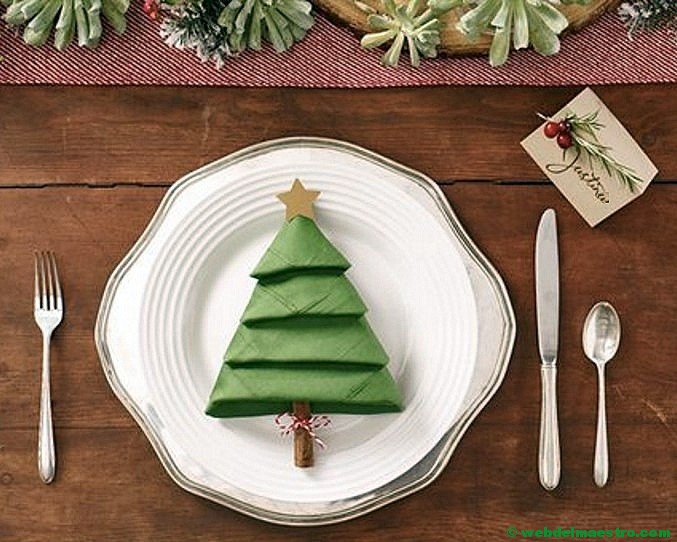 Presentación del plato y el cubierto navideño