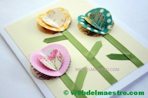 manualidades para el día de las madres- flores con materiales reciclados