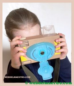 cámara de fotos de cartón