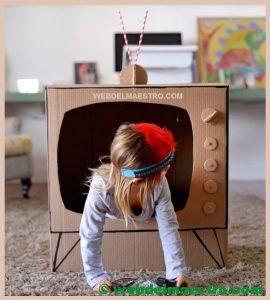 televisor de cartón-